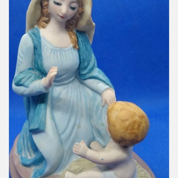 Vintage Sanmyro Holy Mother and Infant Jesus, Made - Picture 1 of 9